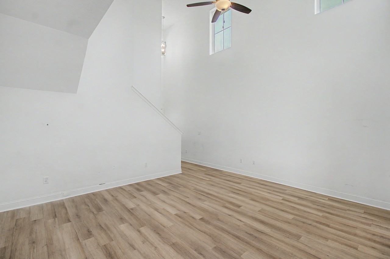 881 Grayson Ave #1 - Photo 4 of 32