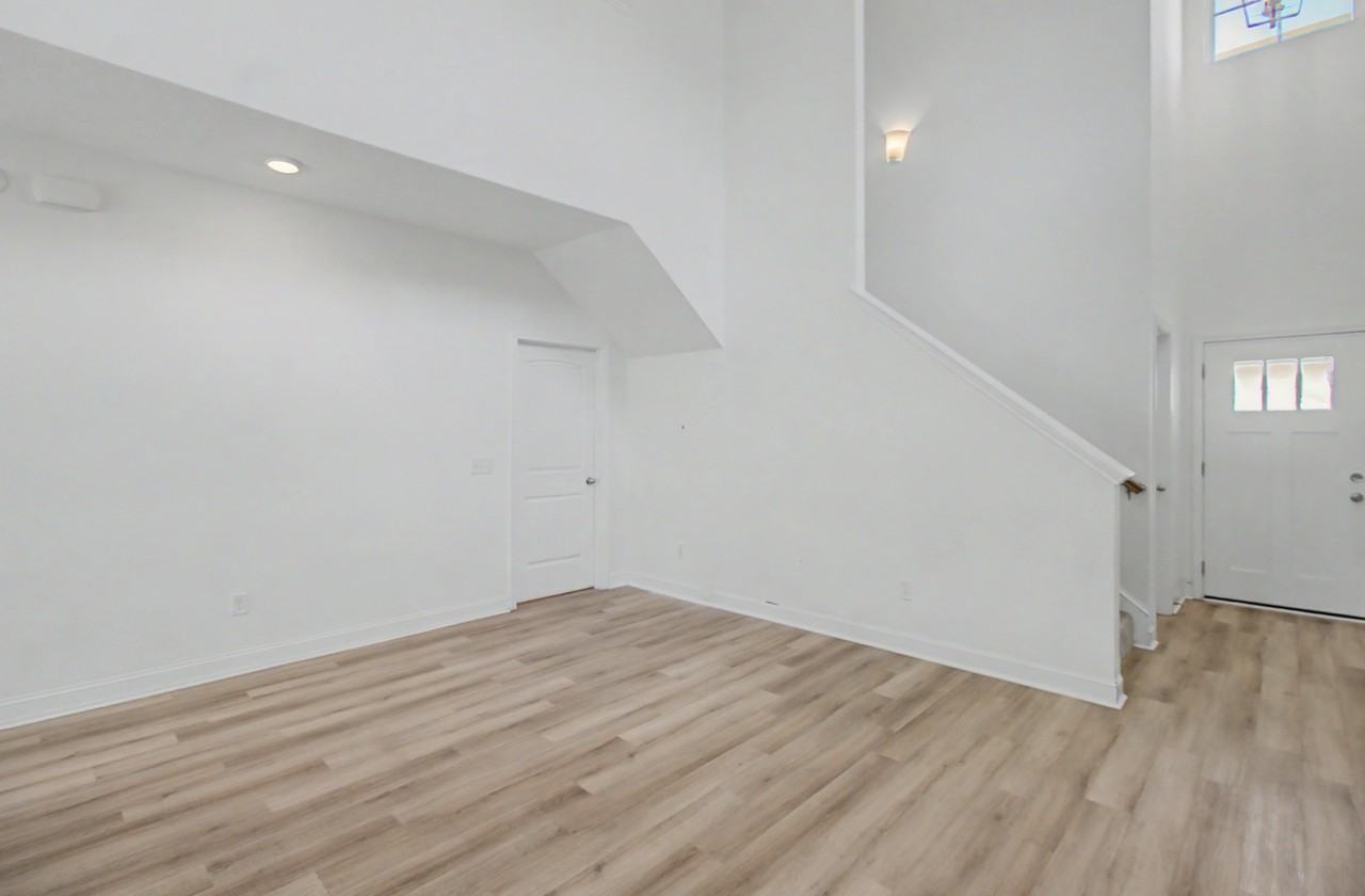 881 Grayson Ave #1 - Photo 5 of 32