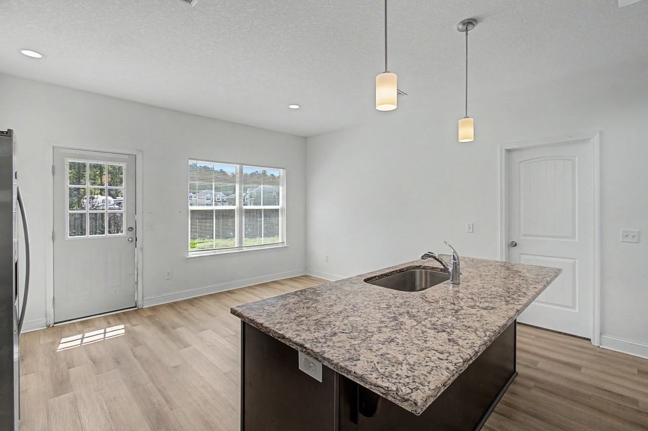 881 Grayson Ave #1 - Photo 6 of 32