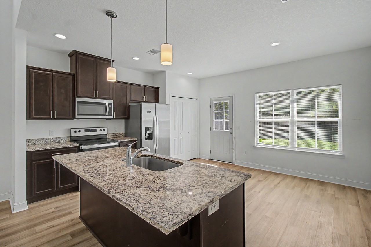 881 Grayson Ave #1 - Photo 7 of 32