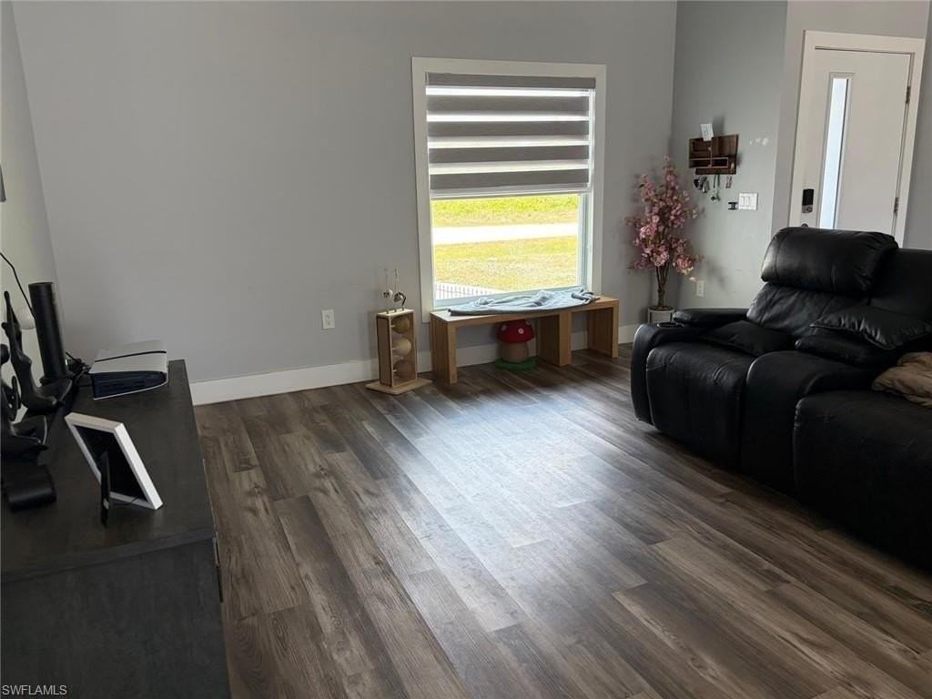 1006 Capetown Ave - Photo 5 of 12