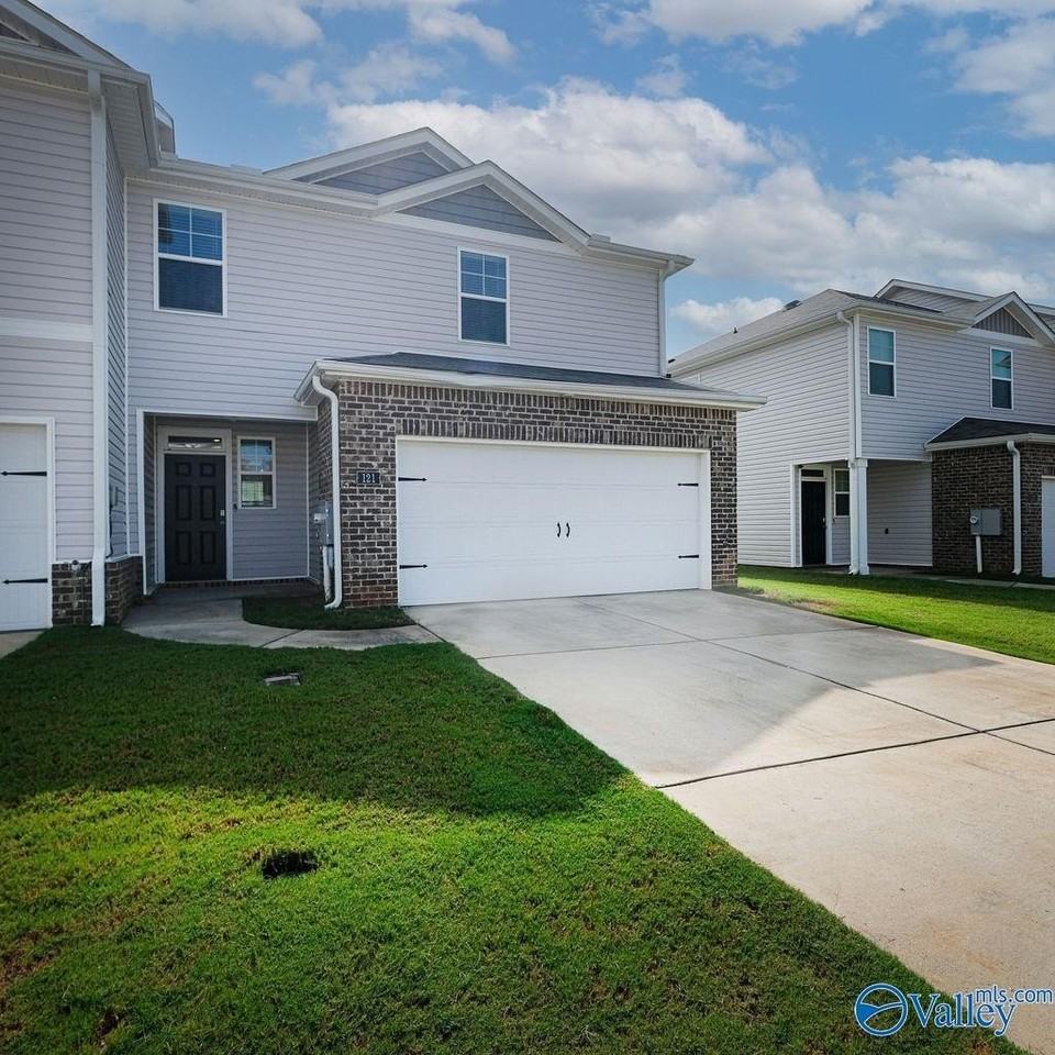 121 Maple Spring Trl
