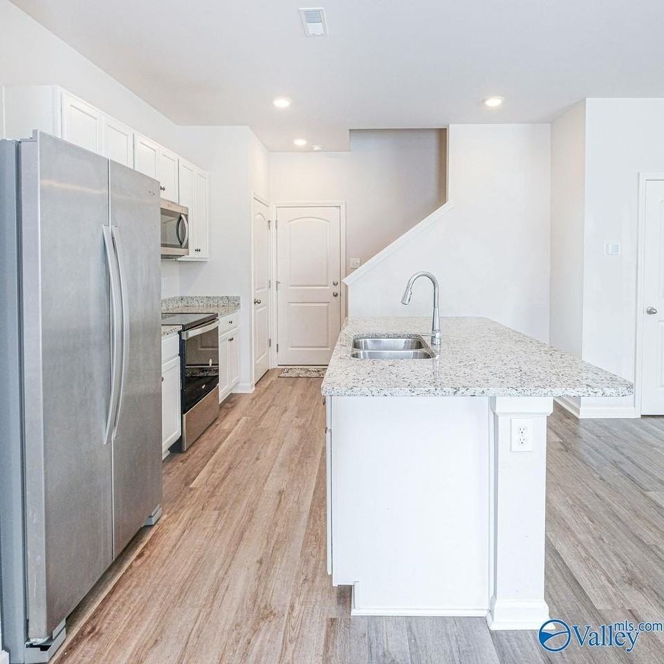 121 Maple Spring Trl - Photo 3 of 25