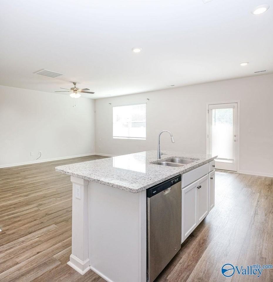 121 Maple Spring Trl - Photo 4 of 25