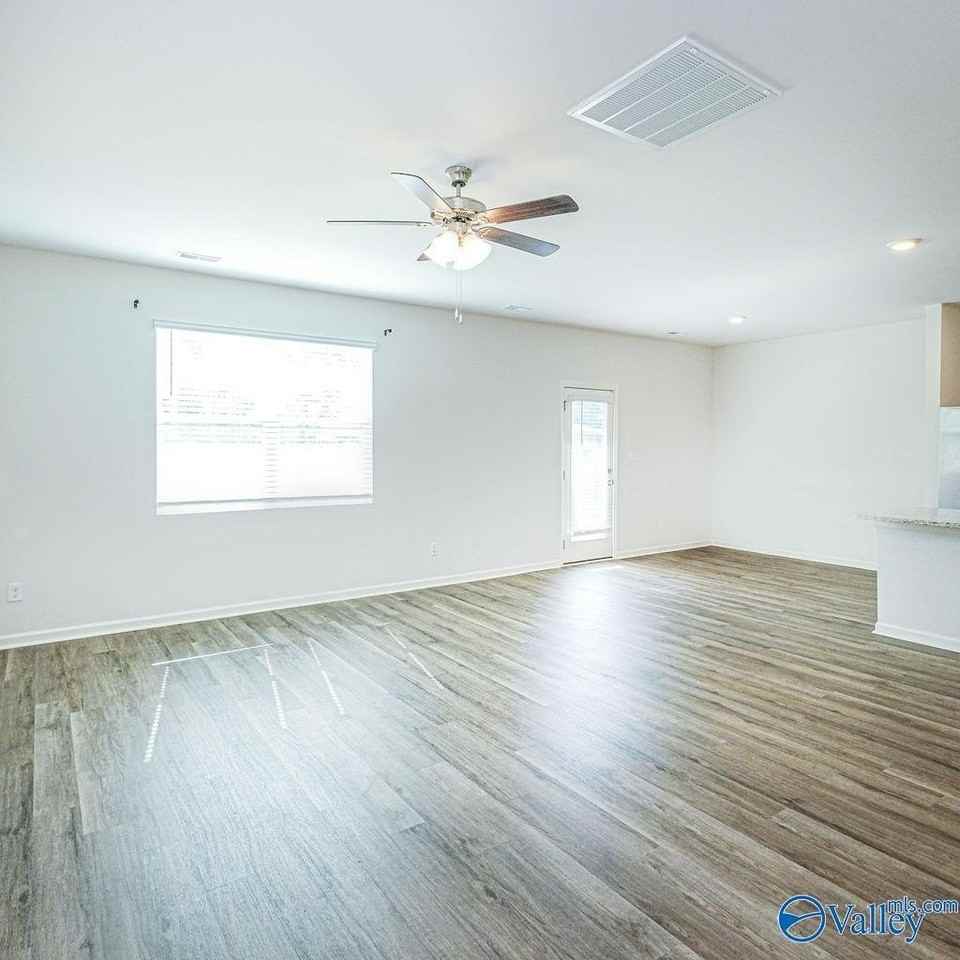 121 Maple Spring Trl - Photo 6 of 25