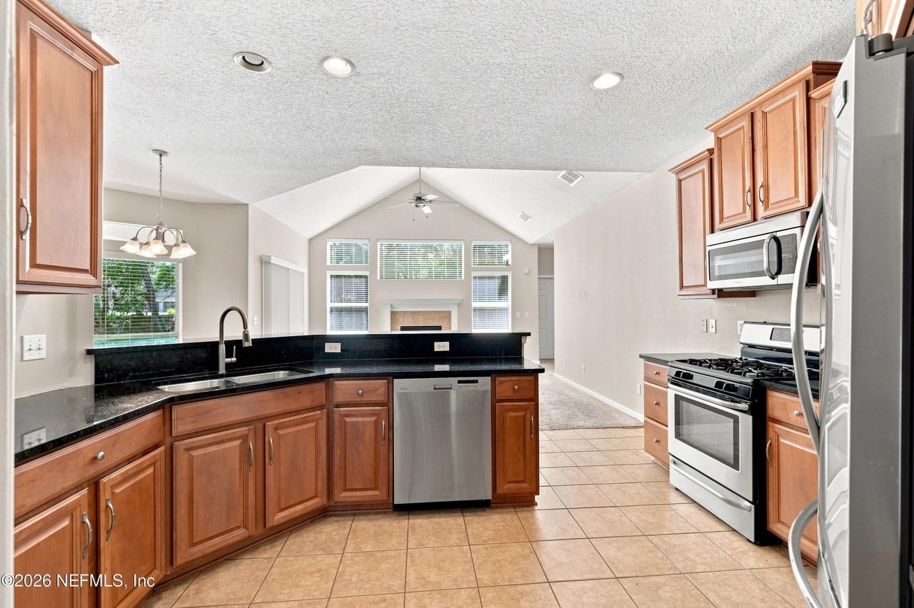 4424 N Alatamaha St - Photo 6 of 39