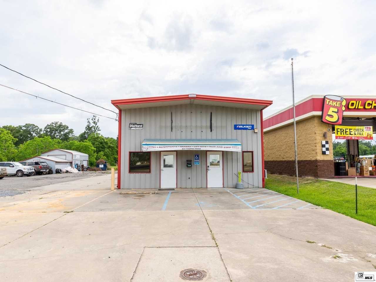 814 Thomas Rd - Photo 2 of 23