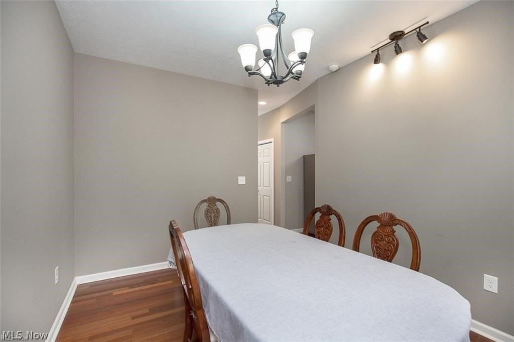 9338 Liberty Rd - Photo 6 of 46