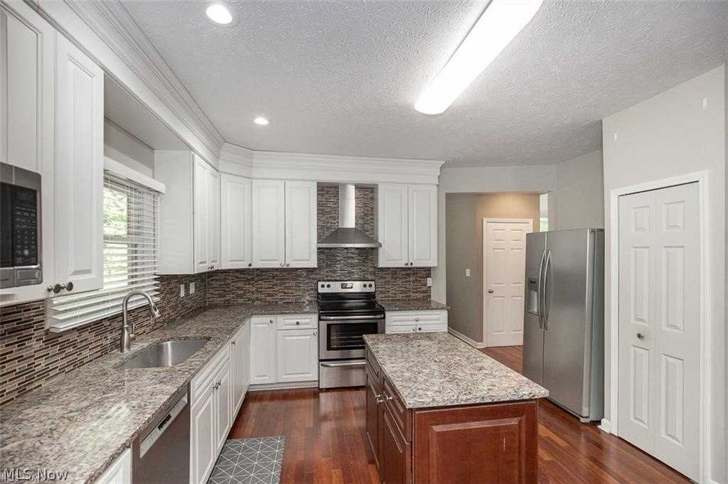 9338 Liberty Rd - Photo 7 of 46