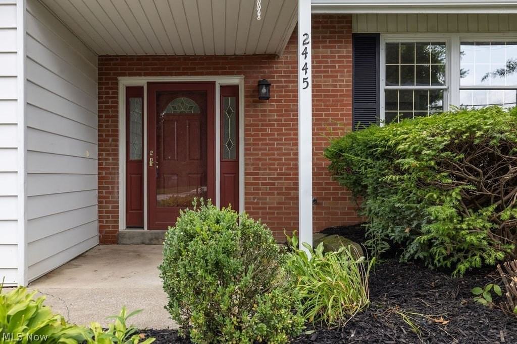 2445 Olentangy Dr - Photo 2 of 40