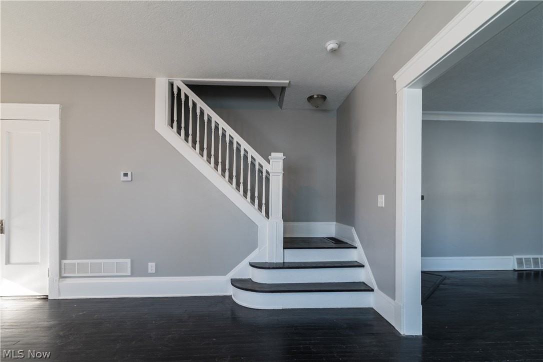 2970 Edgehill Rd - Photo 6 of 36