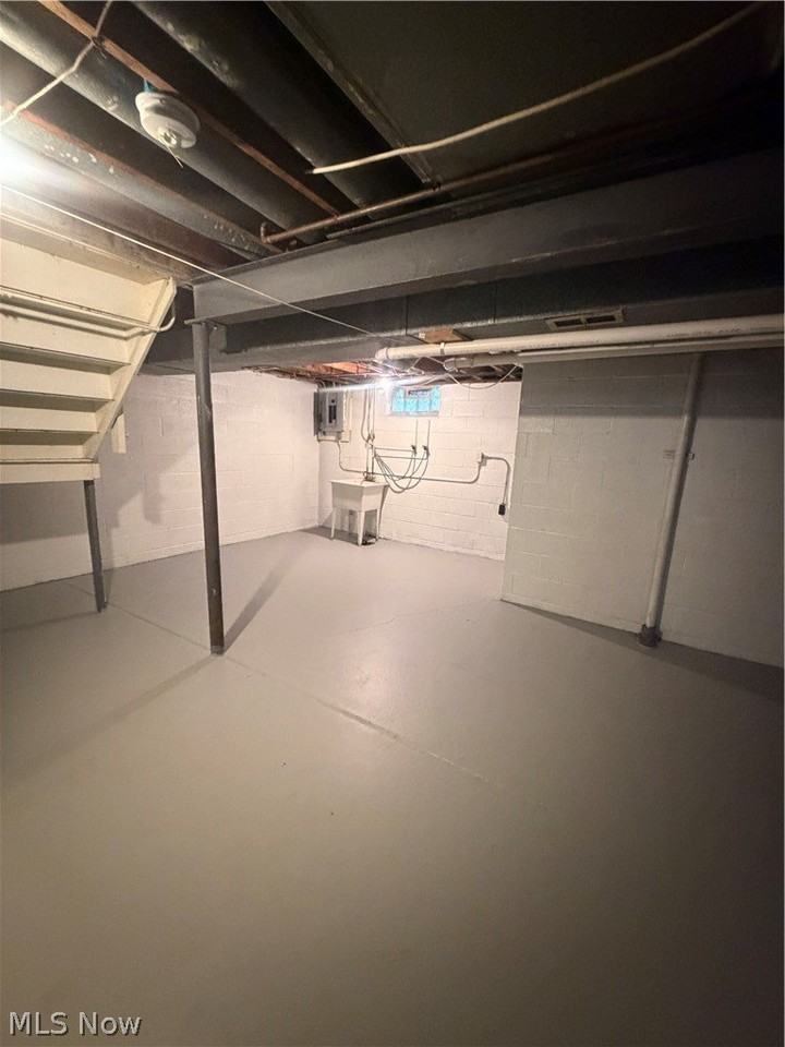 9409 Manor Ave - Photo 6 of 15