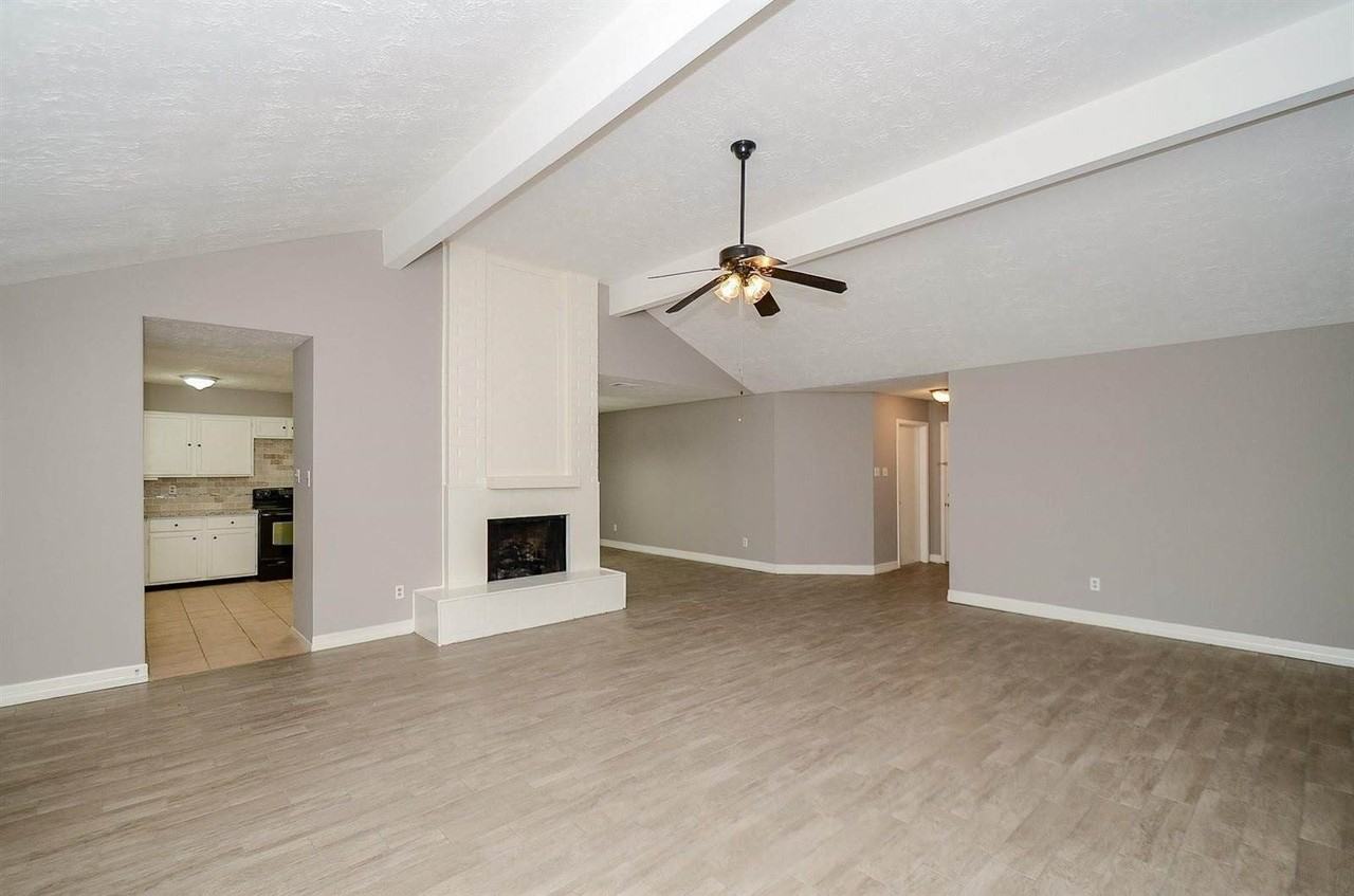 8319 Bird Run Dr - Photo 3 of 32