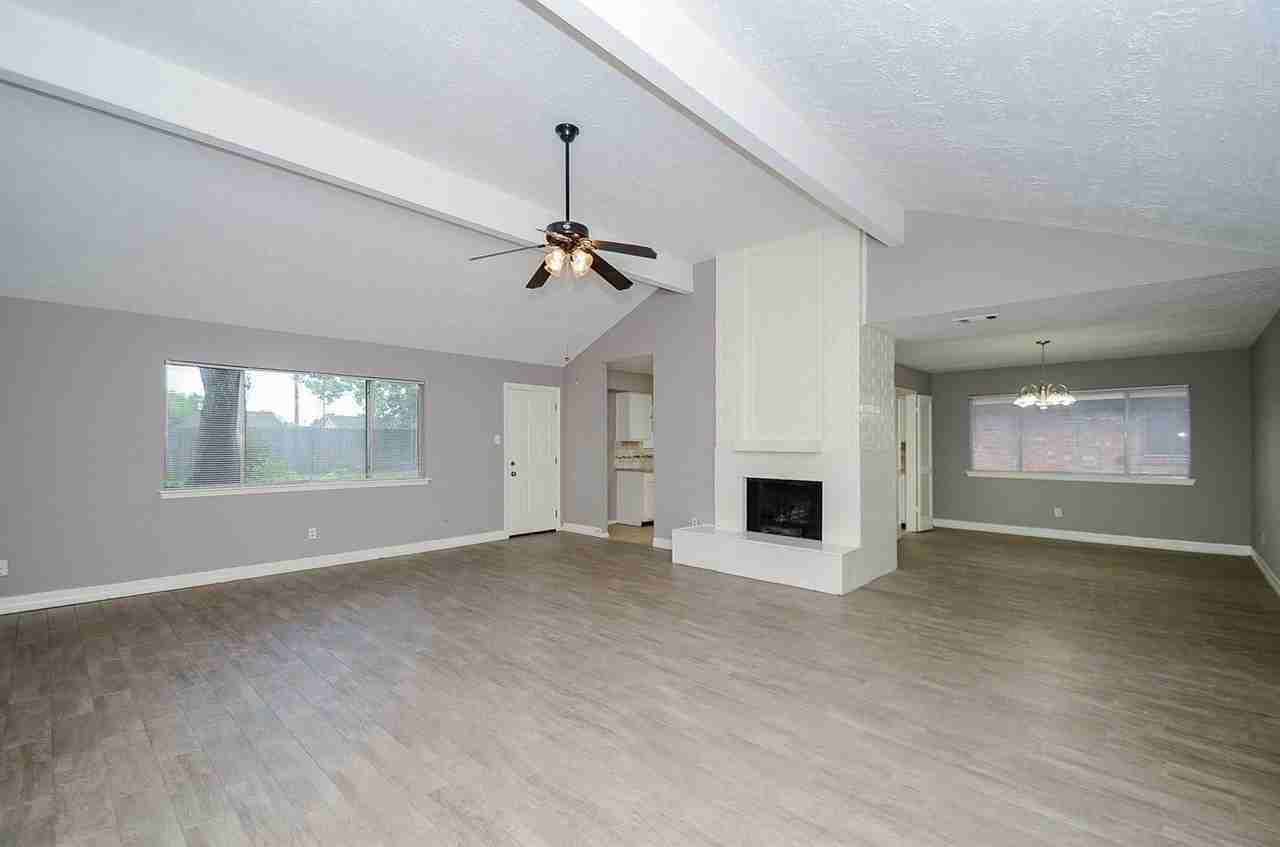 8319 Bird Run Dr - Photo 4 of 32