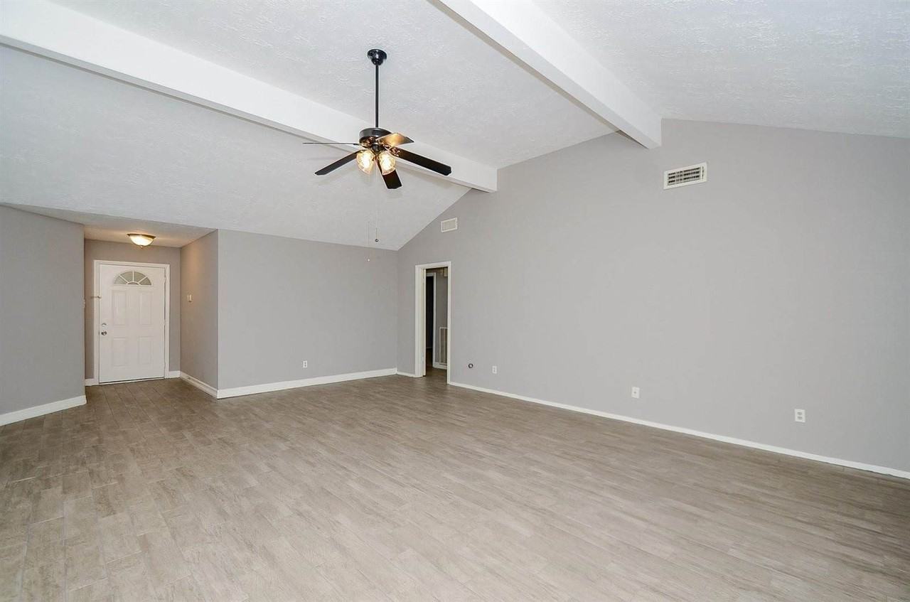 8319 Bird Run Dr - Photo 6 of 32