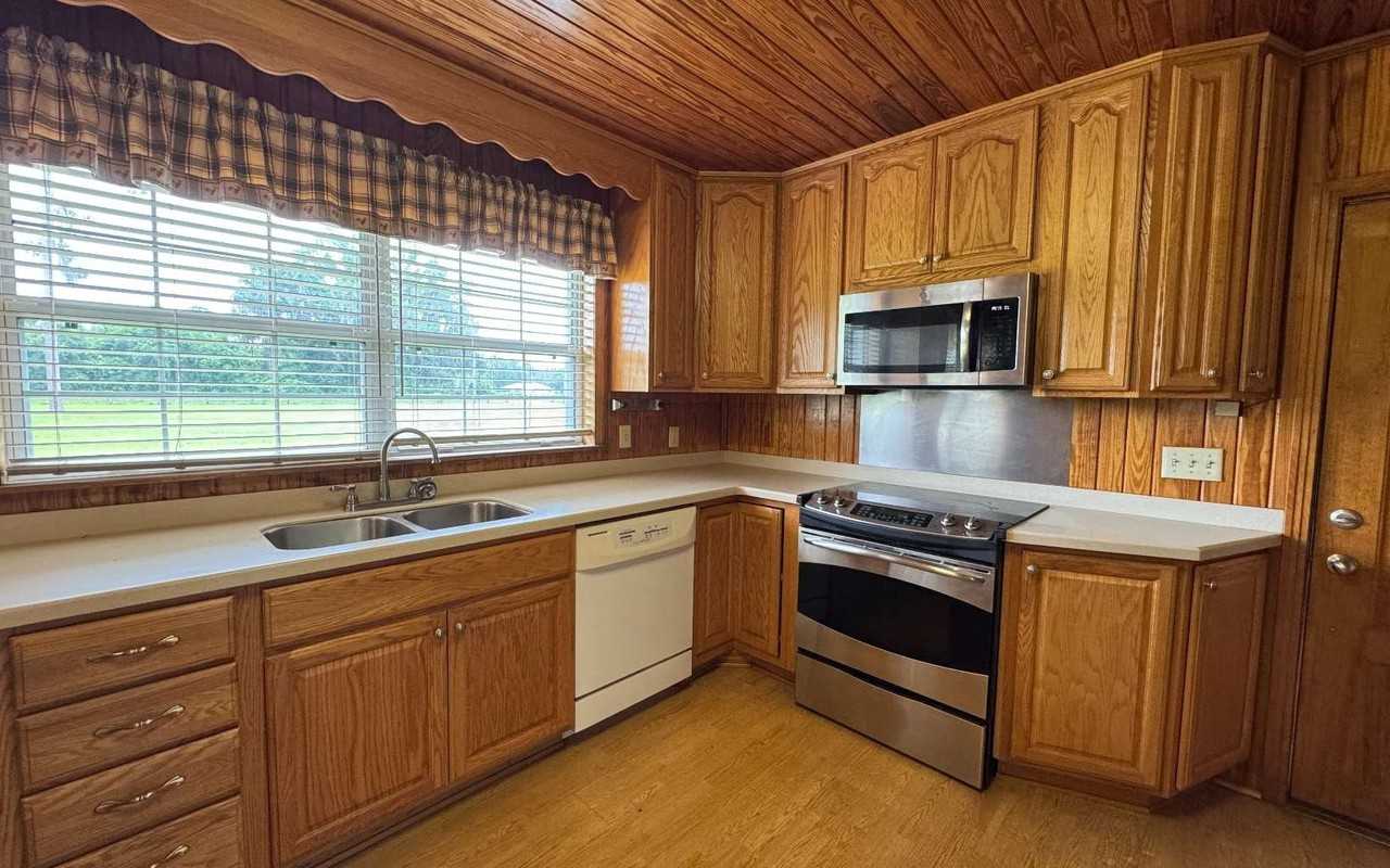 18755 Se County Road 137 - Photo 2 of 22