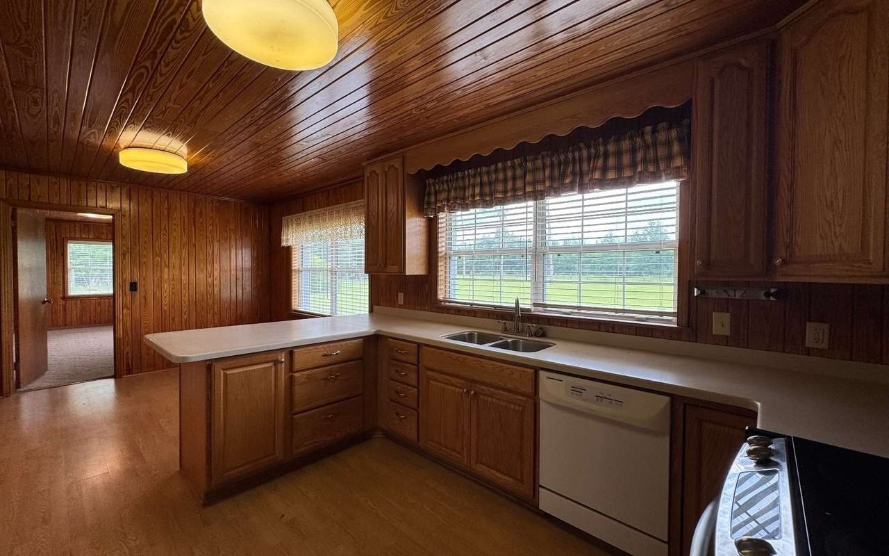 18755 Se County Road 137 - Photo 3 of 22
