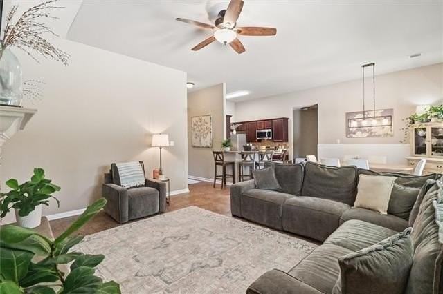 116 Meadow Spring Pl - Photo 3 of 18