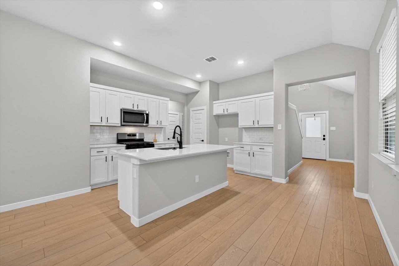 222 Goosewood Dr - Photo 3 of 27
