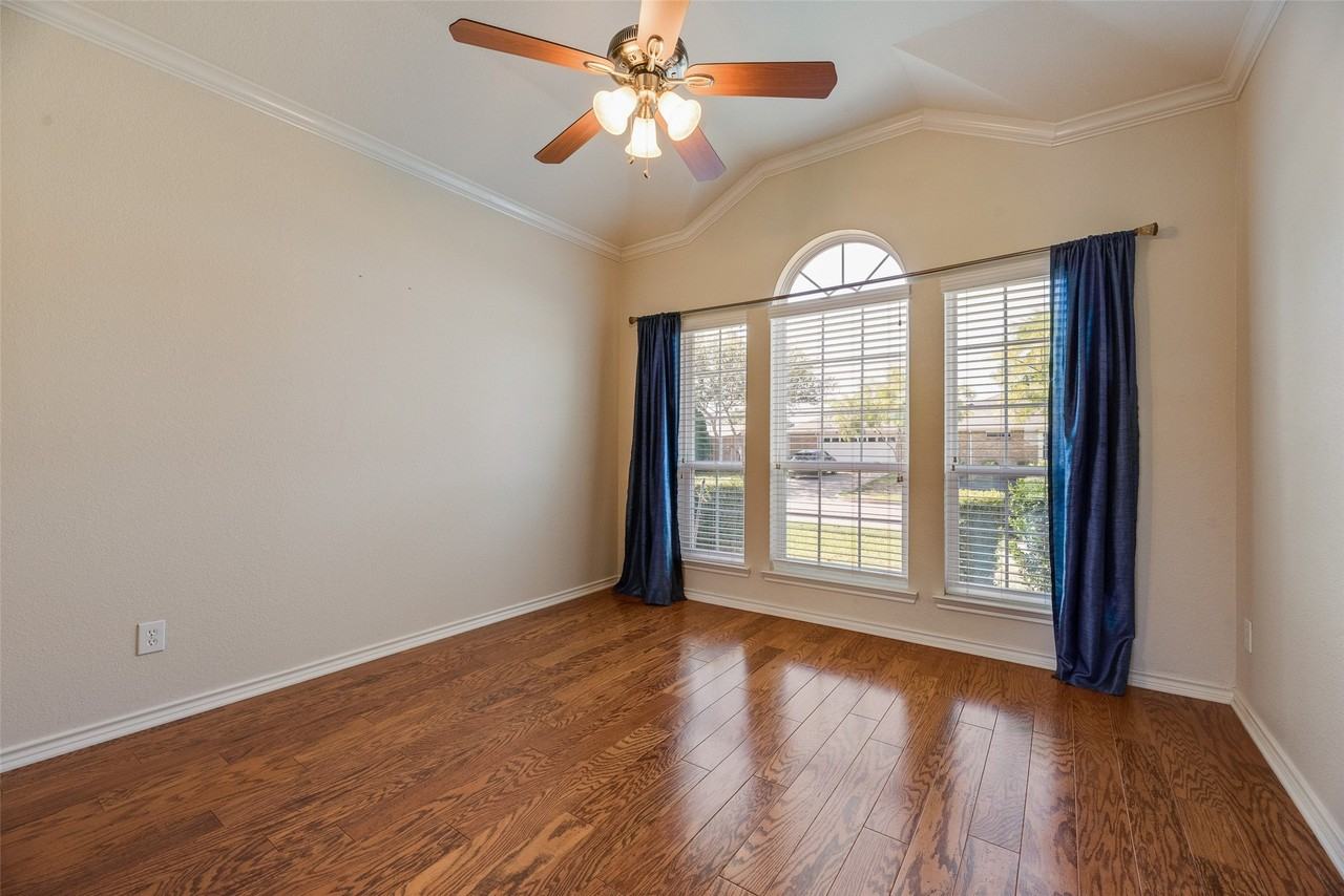 401 Idaho Ct - Photo 6 of 23