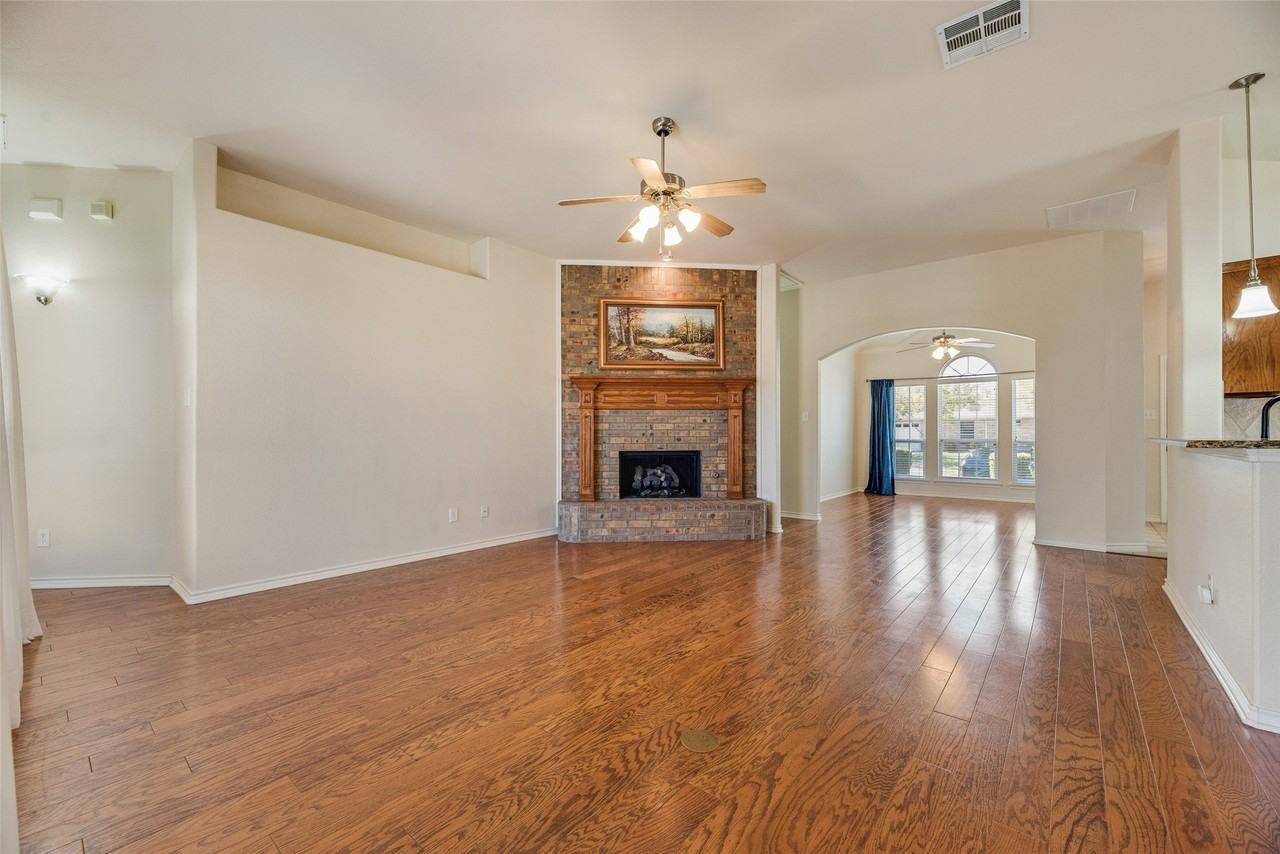 401 Idaho Ct - Photo 7 of 23
