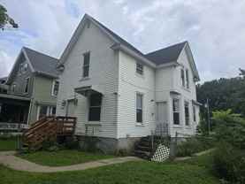 1527 4th Ave Se #1 - Photo 1 of 1
