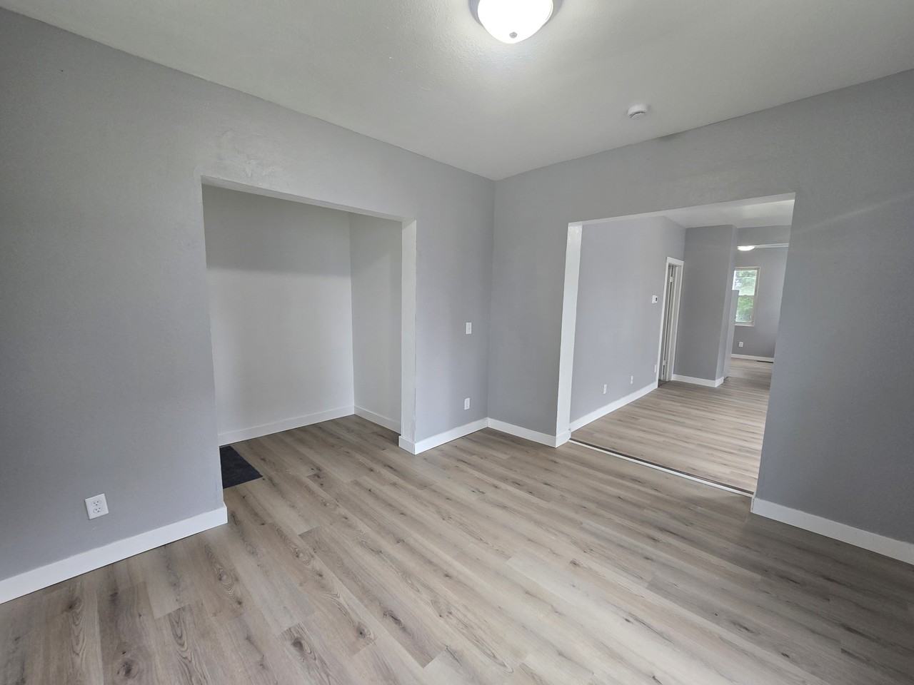 1527 4th Ave Se #1 - Photo 3 of 38