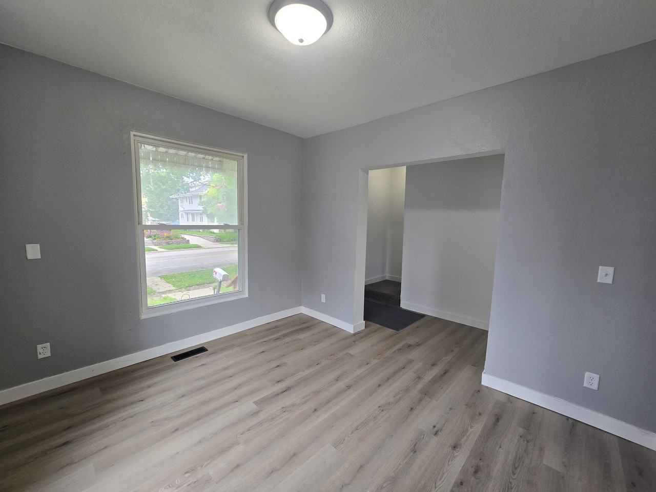 1527 4th Ave Se #1 - Photo 4 of 38