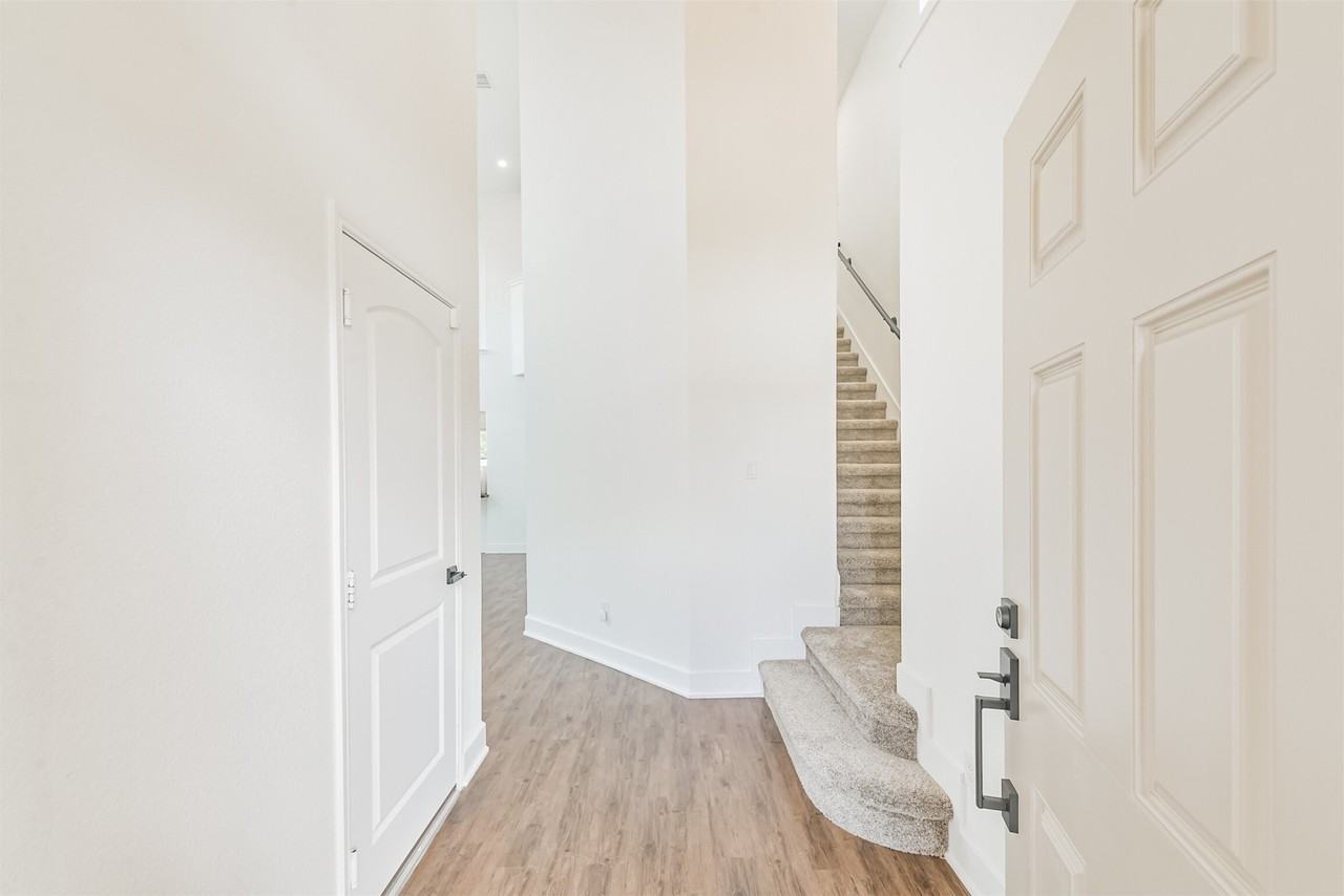 15203 Lake Powell Dr - Photo 3 of 40