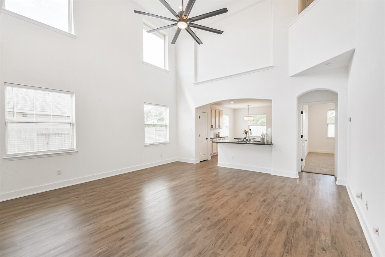 15203 Lake Powell Dr - Photo 4 of 40