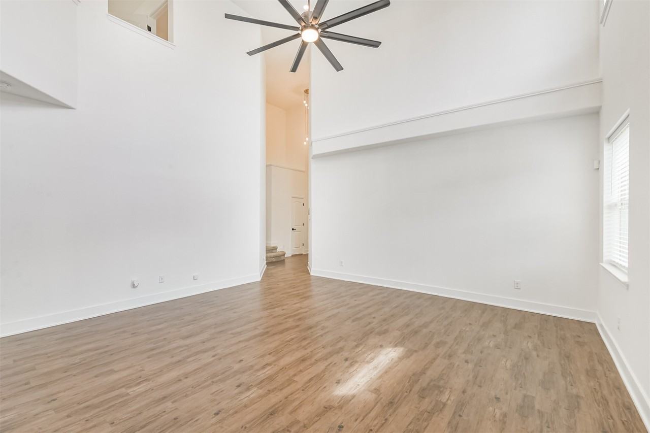 15203 Lake Powell Dr - Photo 5 of 40
