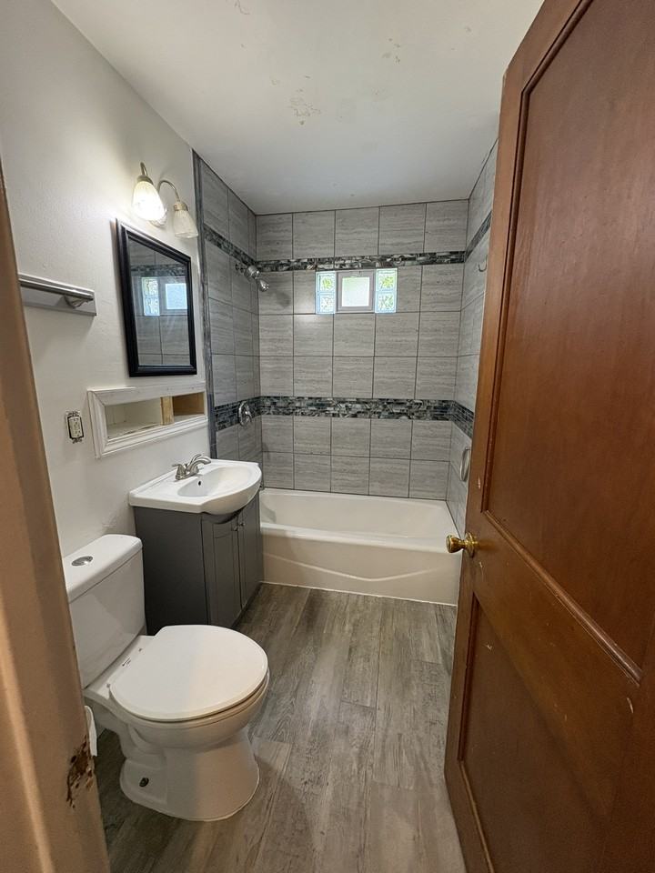 805 N Monroe St #1 - Photo 6 of 34