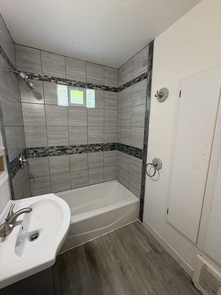 805 N Monroe St #1 - Photo 7 of 34