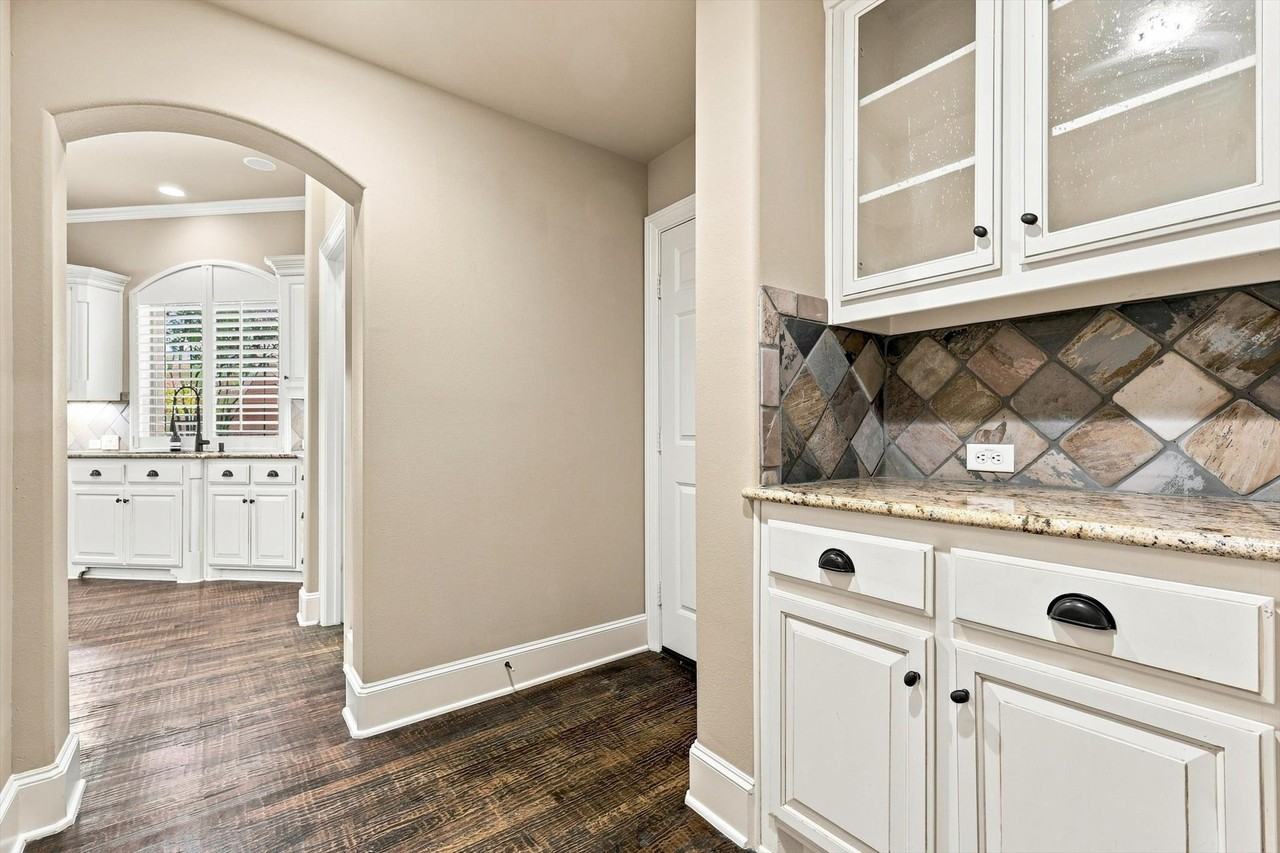 731 Lockridge Rd - Photo 7 of 38