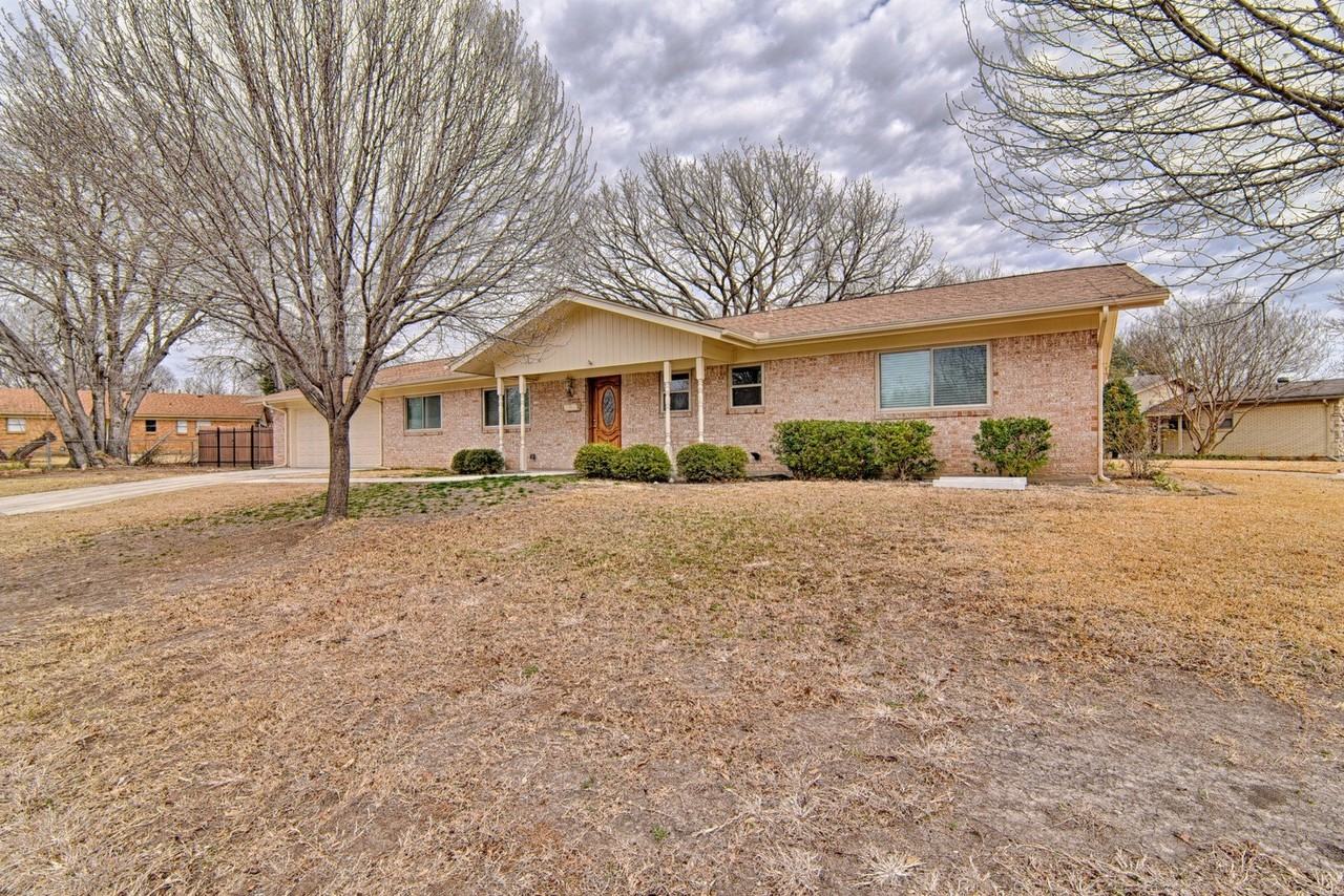 7233 Overhill Rd - Photo 3 of 30