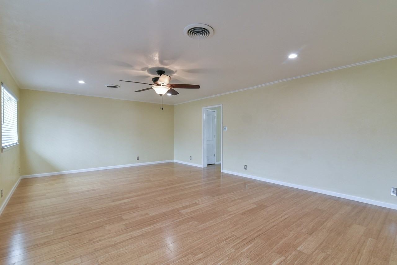 7233 Overhill Rd - Photo 5 of 30