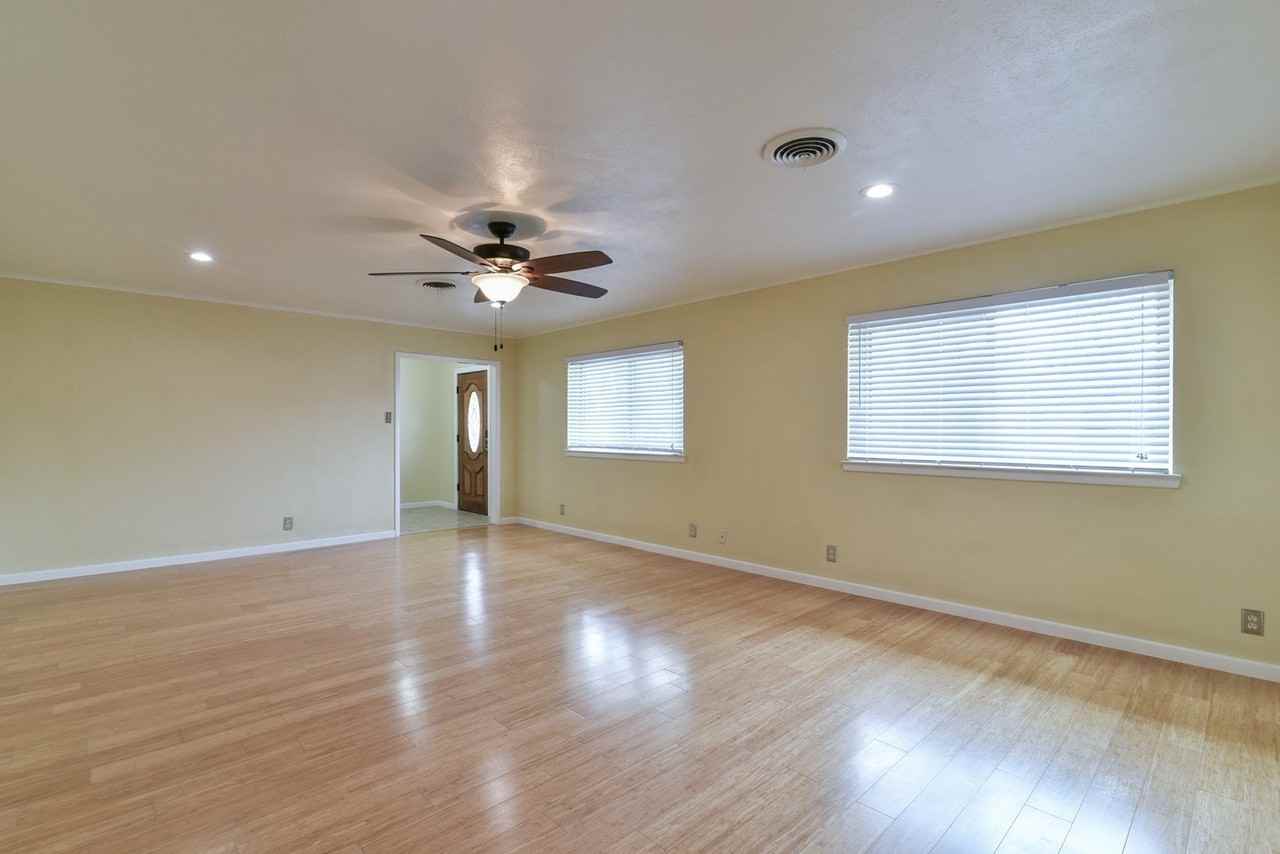 7233 Overhill Rd - Photo 7 of 30