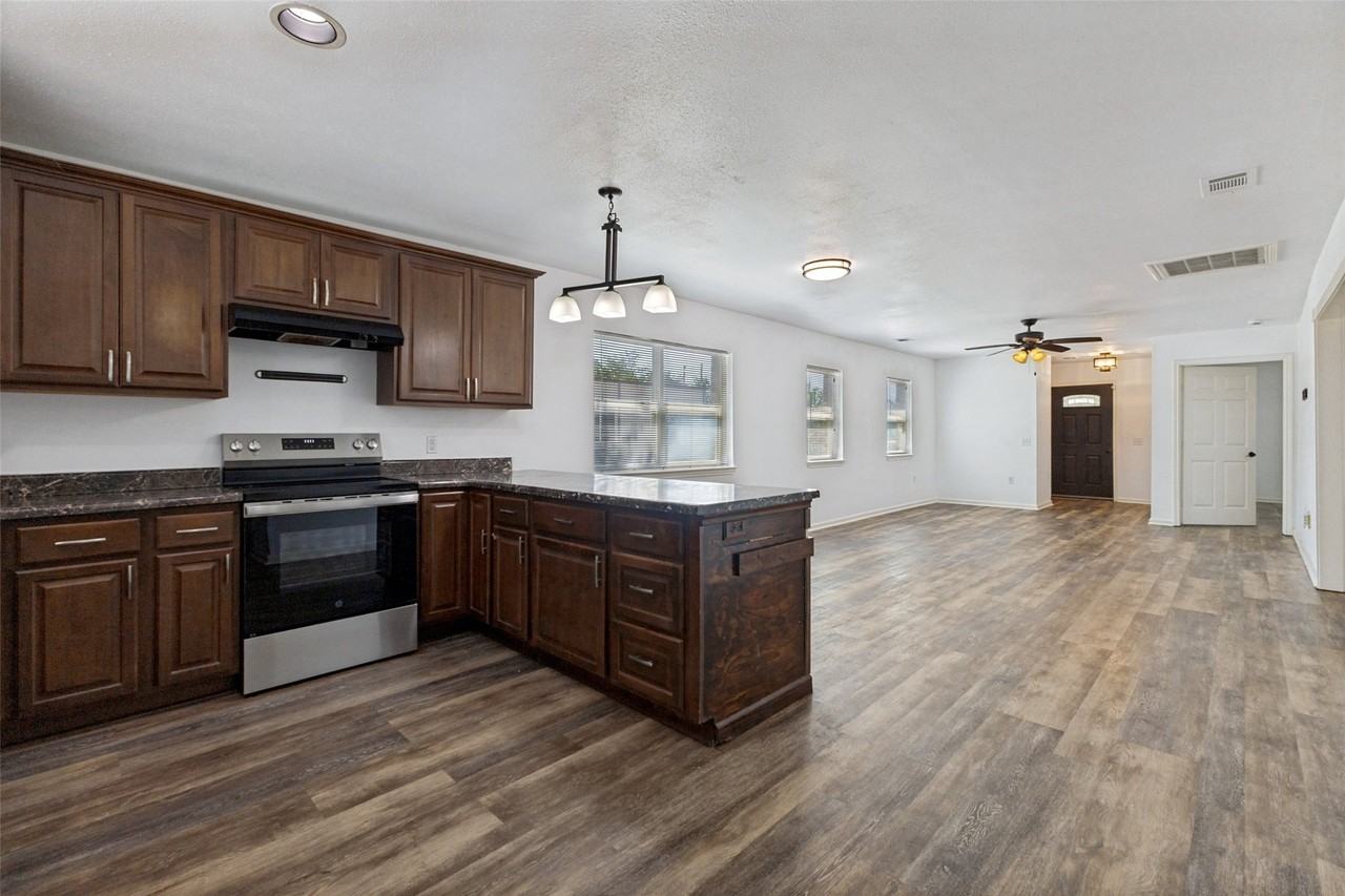 309 Emma Jane St - Photo 3 of 13