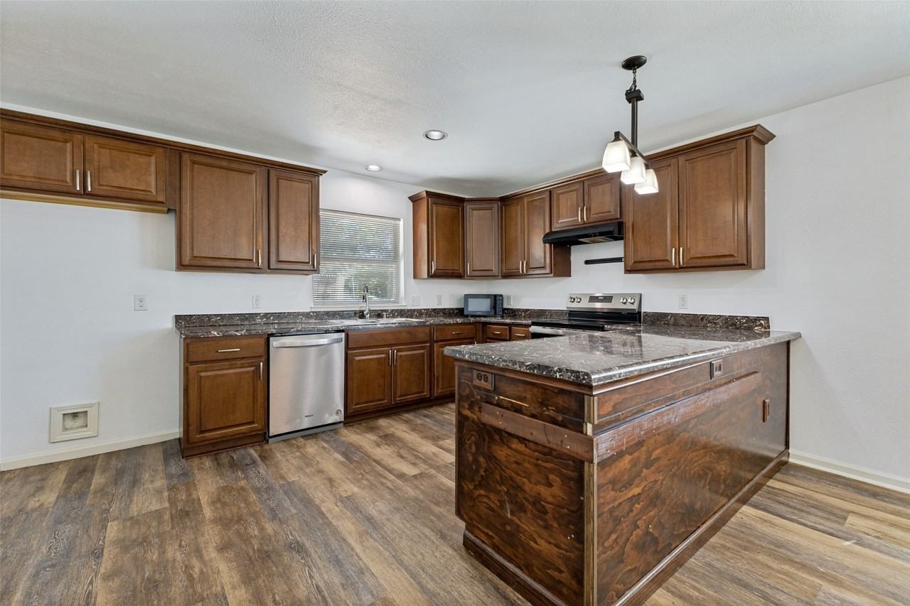 309 Emma Jane St - Photo 4 of 13