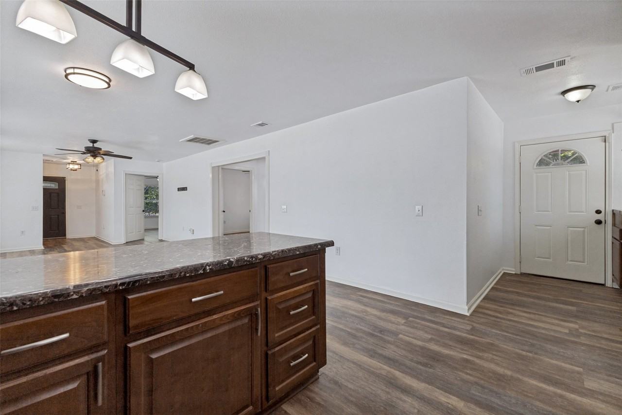 309 Emma Jane St - Photo 5 of 13