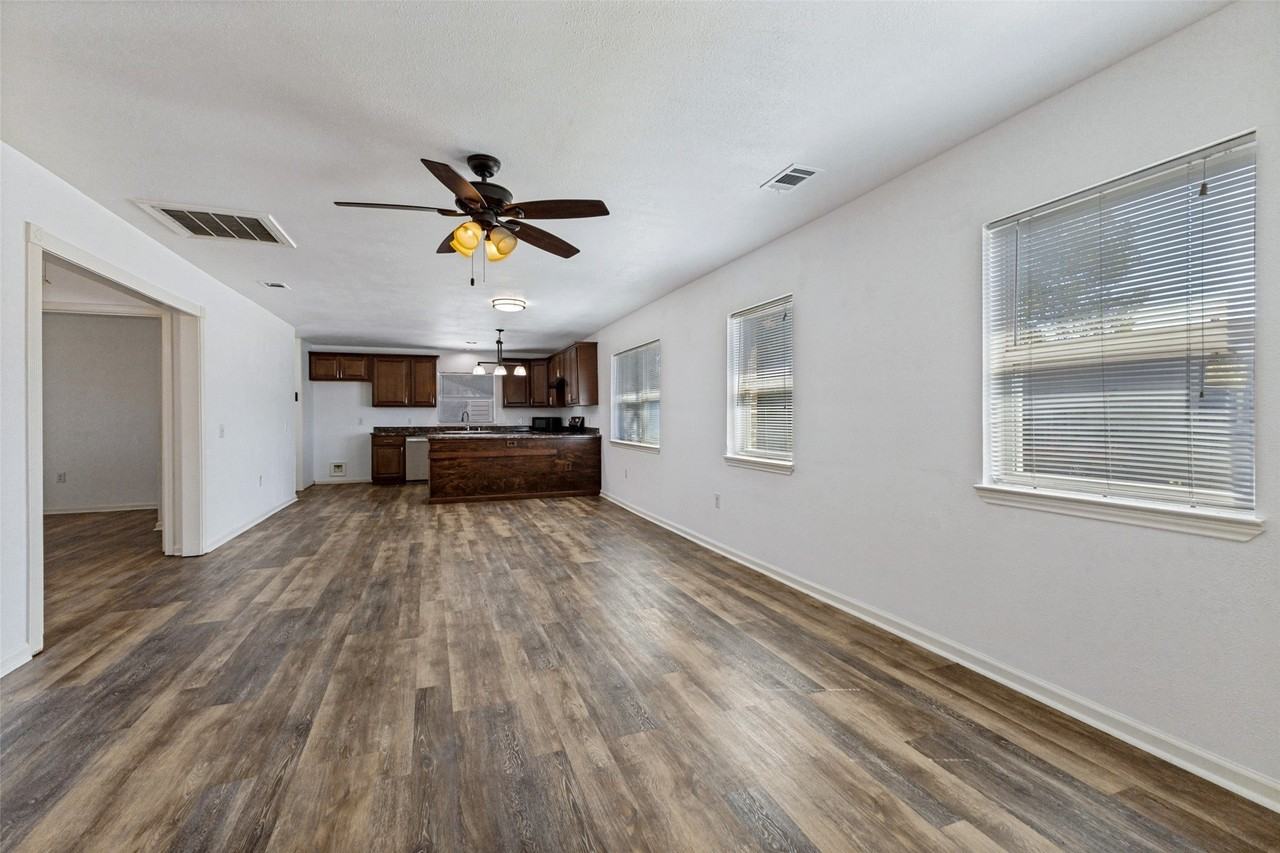 309 Emma Jane St - Photo 6 of 13