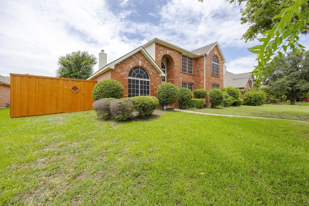 3103 Kingsbury Dr - Photo 3 of 39