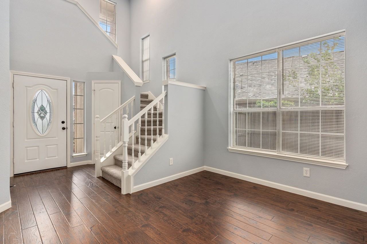 1704 Sandera Ct - Photo 3 of 26