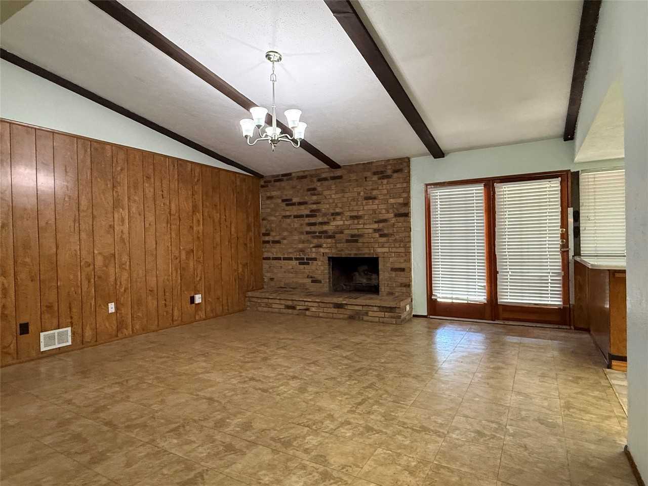 2114 Burrows Trl - Photo 7 of 20