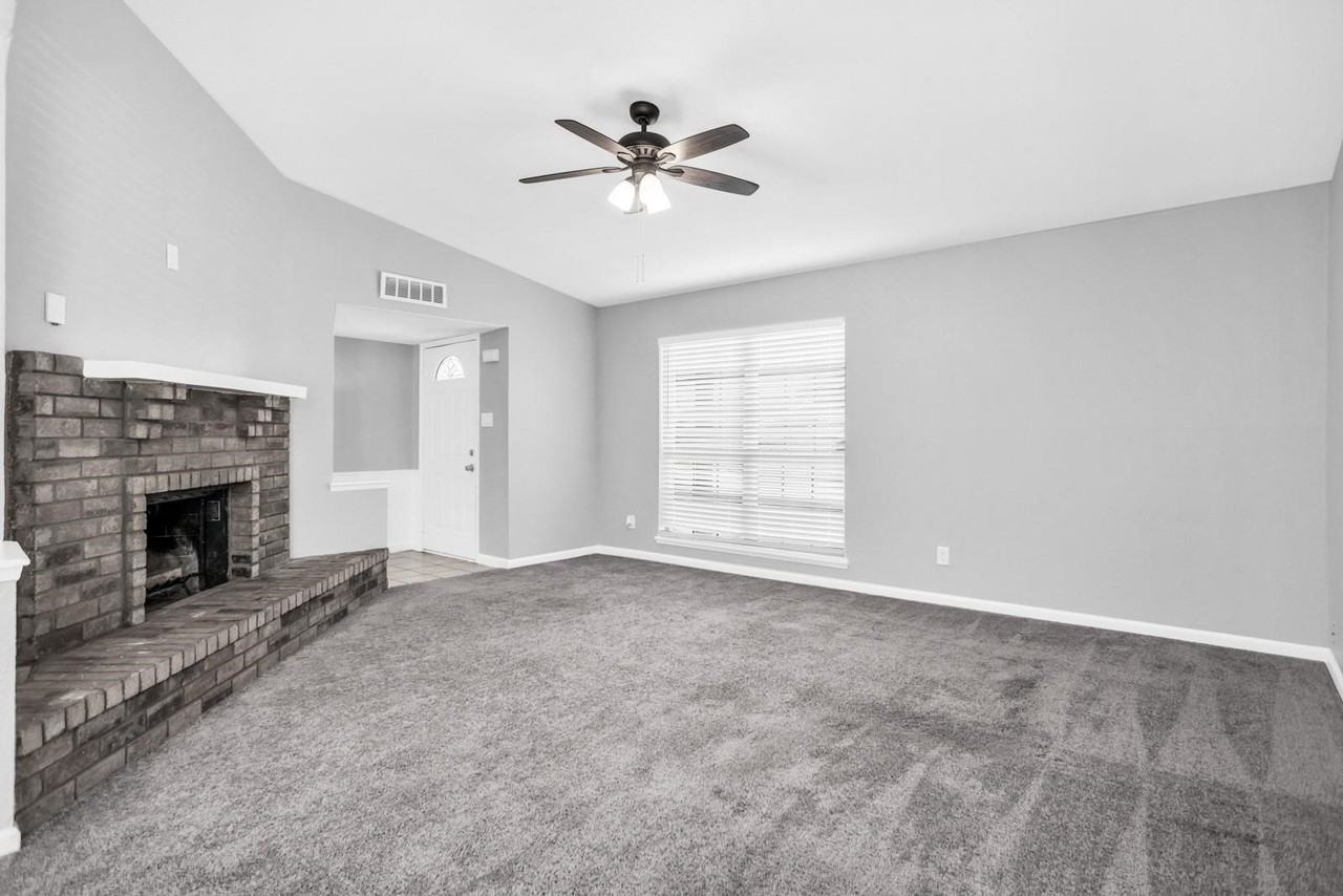 5613 Truitt St - Photo 5 of 28