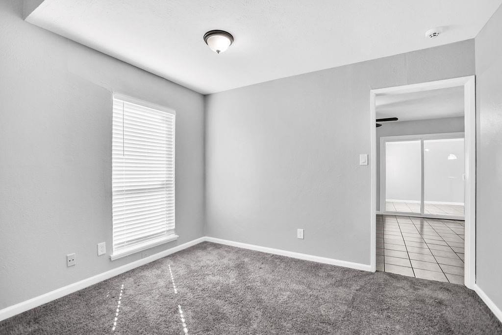 5613 Truitt St - Photo 7 of 28