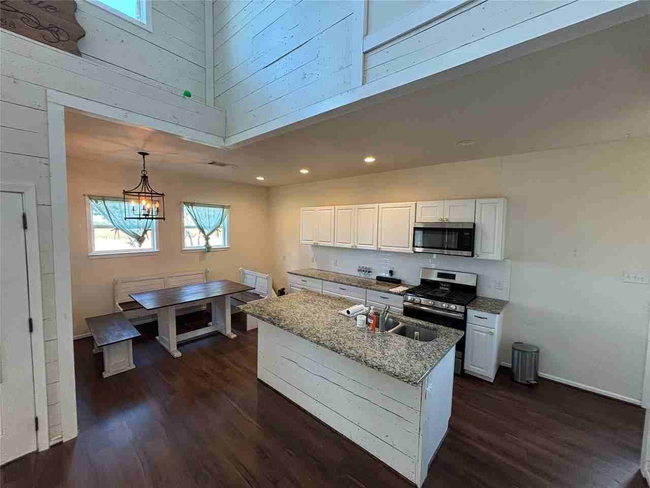 602 East St - Photo 7 of 17