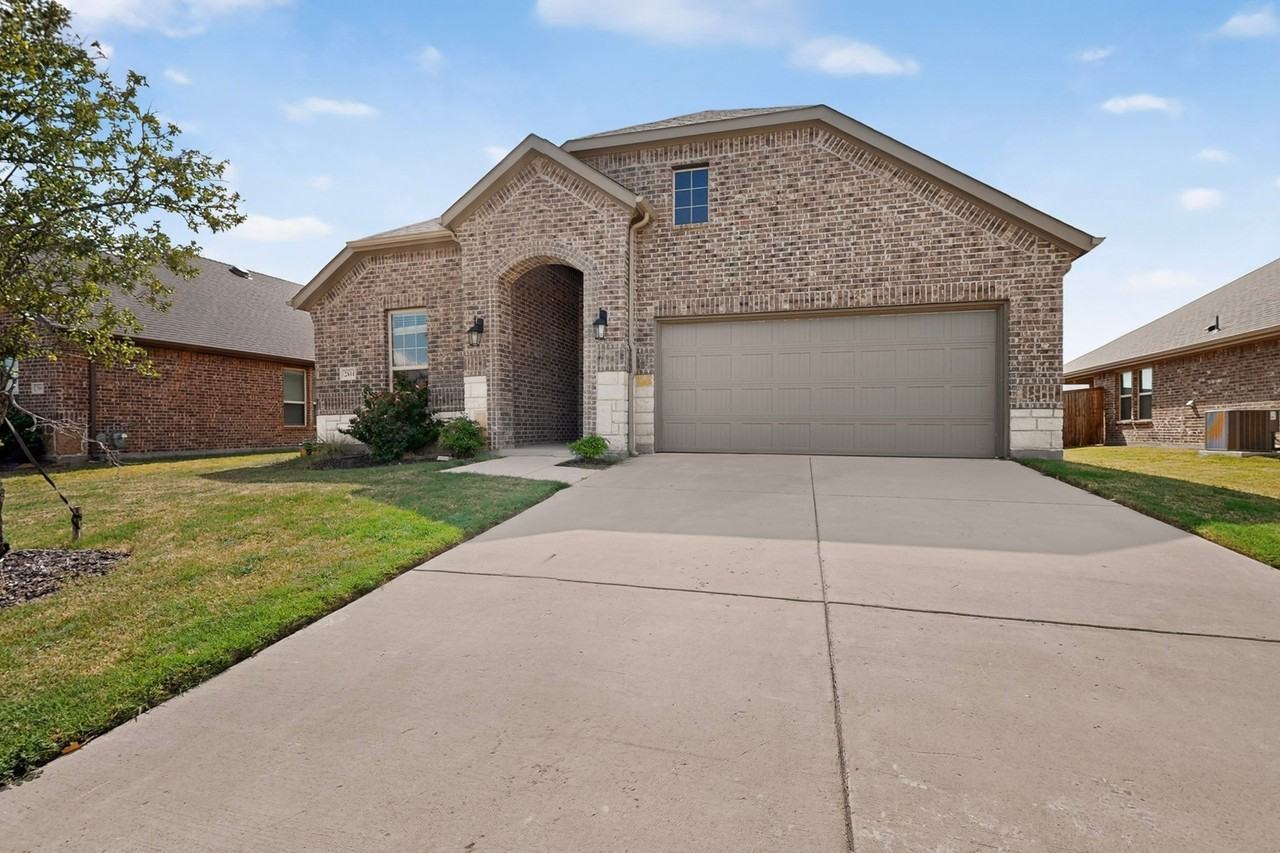 2804 Cain Dr - Photo 2 of 37