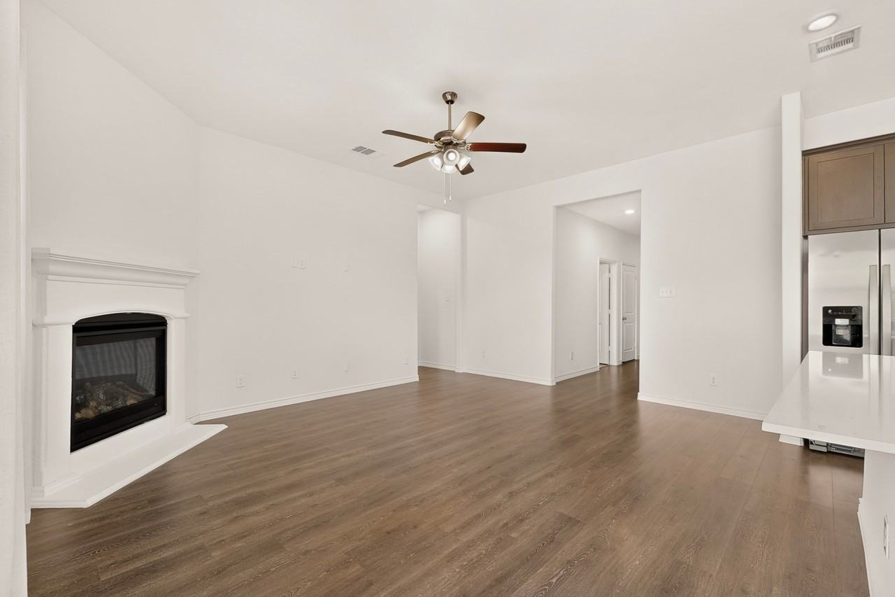 2804 Cain Dr - Photo 4 of 37