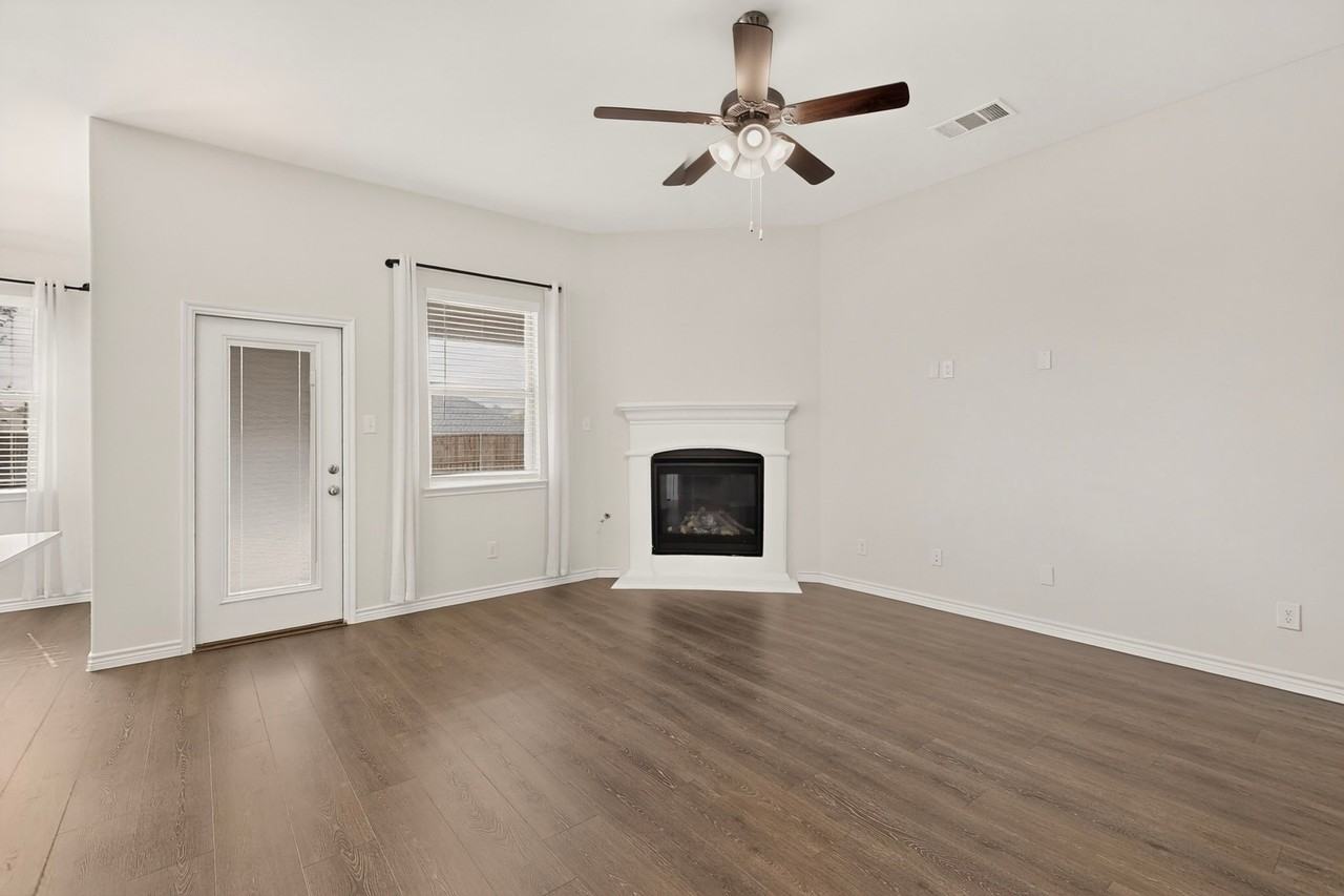 2804 Cain Dr - Photo 5 of 37